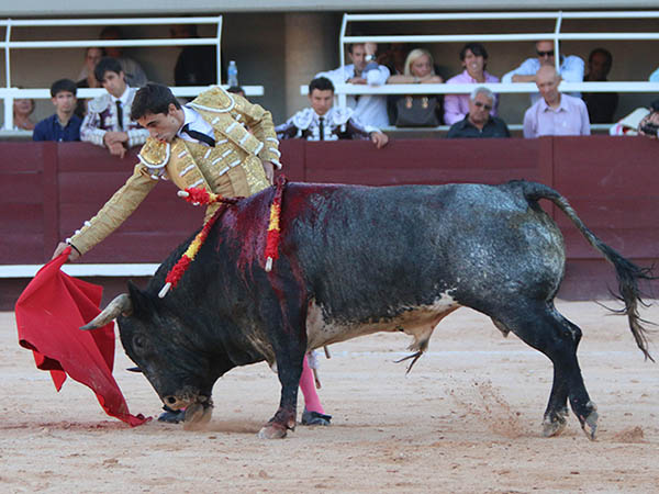 La faena de Ure�a a su segundo