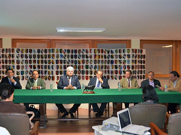 Arranca la conferencia de prensa