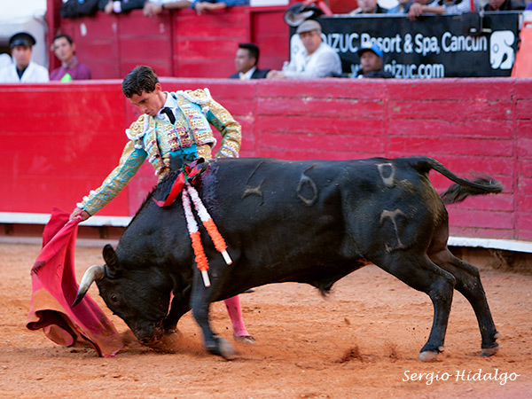 Mendoza dando la lidia exacta