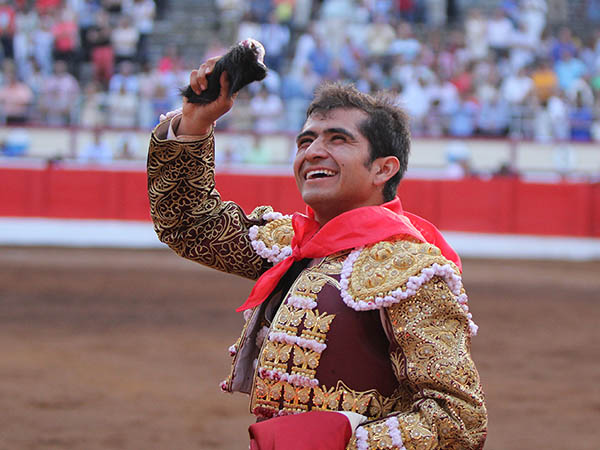 Un trofeo de su segundo enemigo