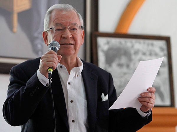 Roberto Reyna, moderador