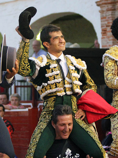 Tarde de tres orejas