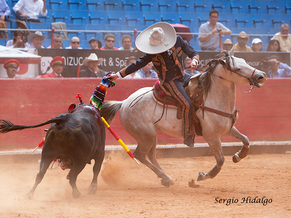 Toreando con el sarape de Saltillo
