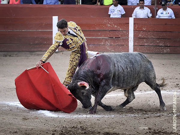 Refrend� lo hecho en Aguas