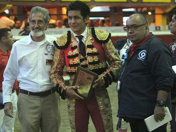 Recibiendo el trofeo CITA