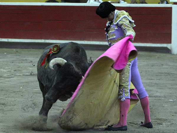 Ricardo con el cierraplaza