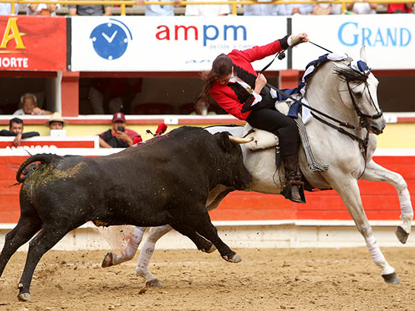 Templando de costado