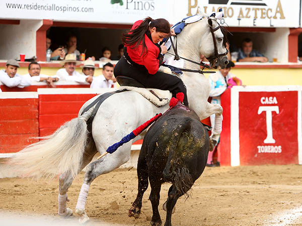 Encelando sobre las rayas