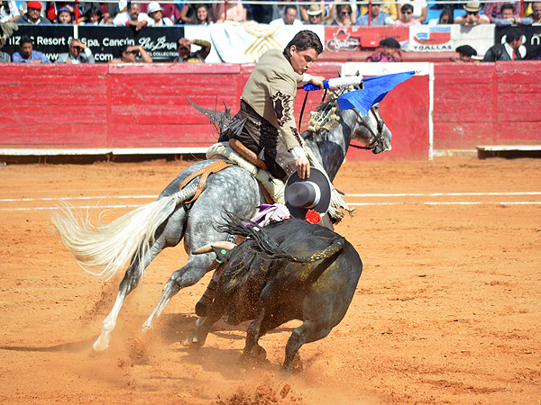 Sebasti�n Torre abre la tarde