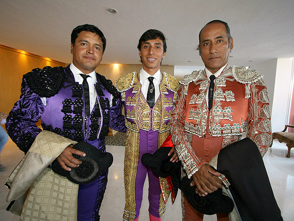 El toricantano y su cuadrilla