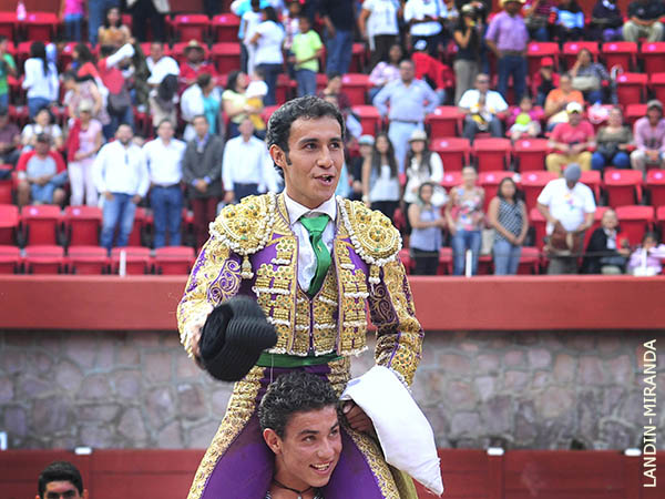 Cort� dos orejas, sali� en volandas