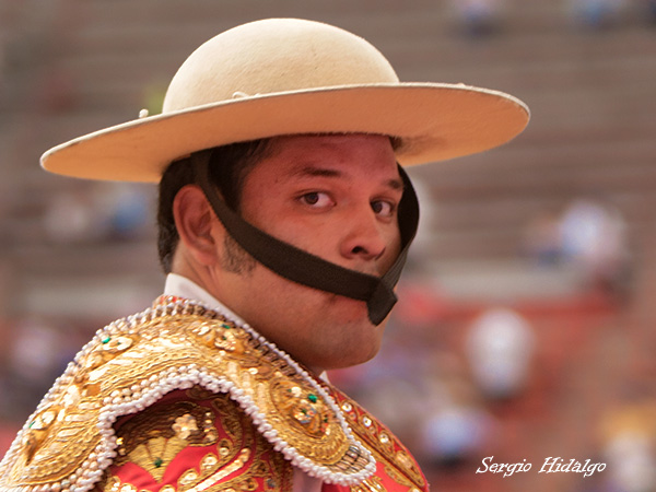 Alvaro Carrillo, examen aprobado