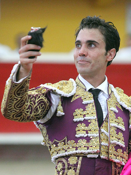 Una oreja a la elegancia