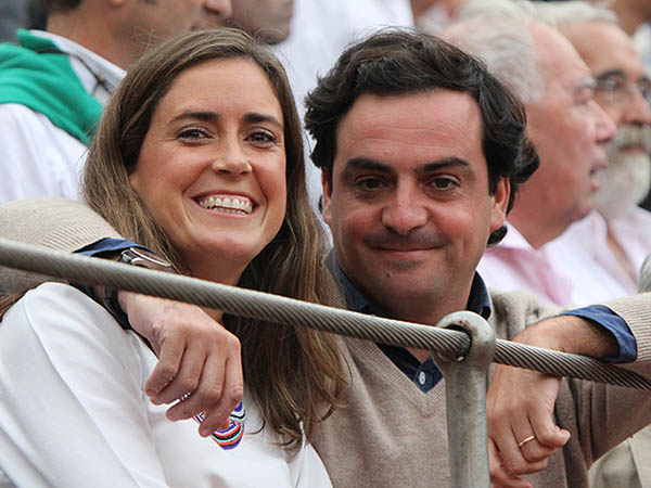 En pareja a la plaza