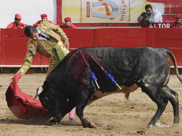 Corri� bien la mano por ambos