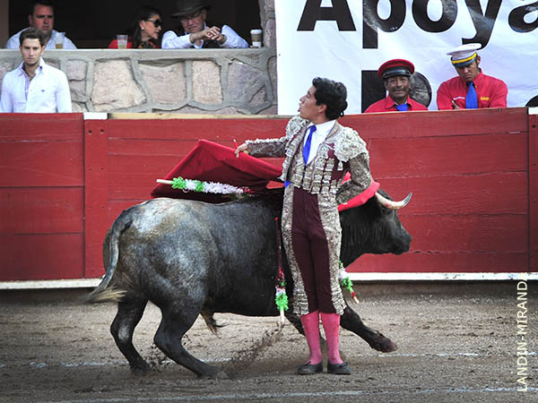 Manoletinas mirando al tendido