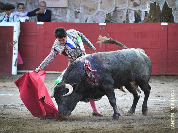 Corri� la mano con sentimiento