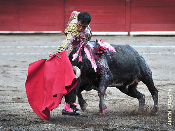 La tela rozando la arena