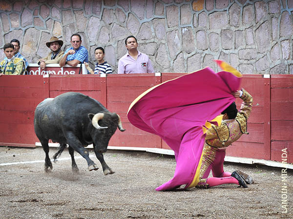 Edgar inicia el tercer festejo