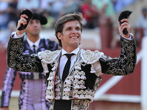 Desorej� al ejemplar