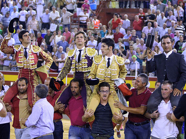 Tarde de nueve orejas y un rabo