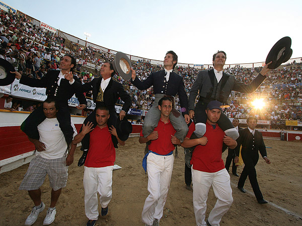 A hombros los que tocaron pelo