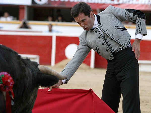 Amaya regal� su arte