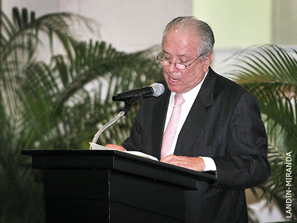 Autor prol�fico de temas taurinos