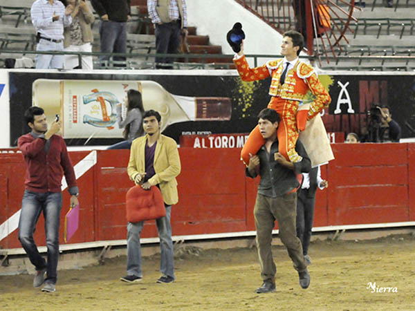 El hispano en volandas