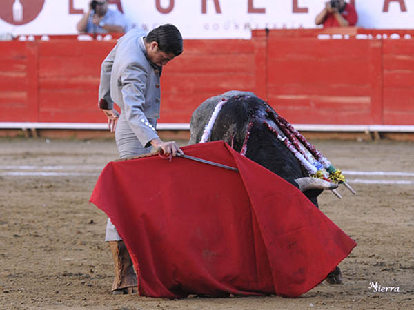 La barbilla en el pecho