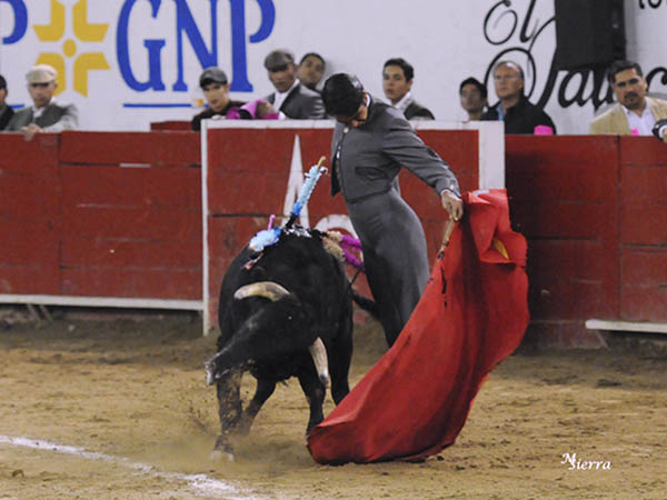 Alejandro Fern�ndez en su turno