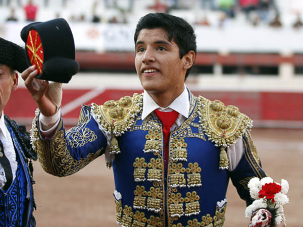 Oreja y triunfo a Cayetano