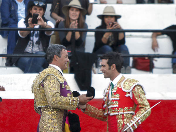 Cortes�a de compa�eros