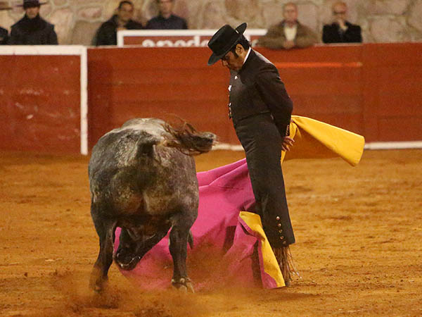 Cerr� plaza Jorge Carmona