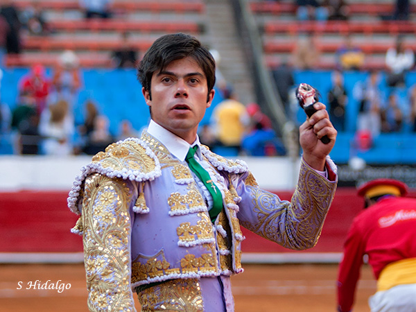 Con la oreja que cort�