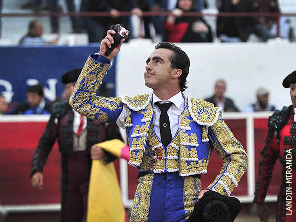 El Fandi cort� una oreja en L�on