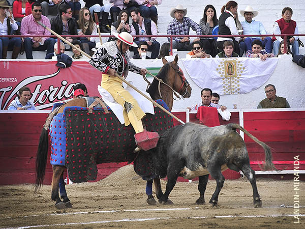 La puya de Efr�n Acosta