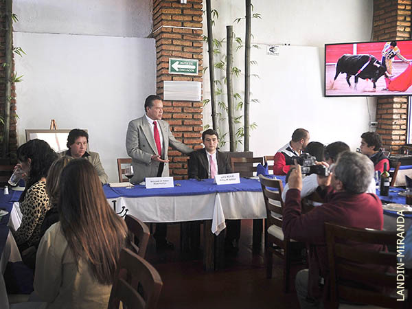 La prensa invitada al evento