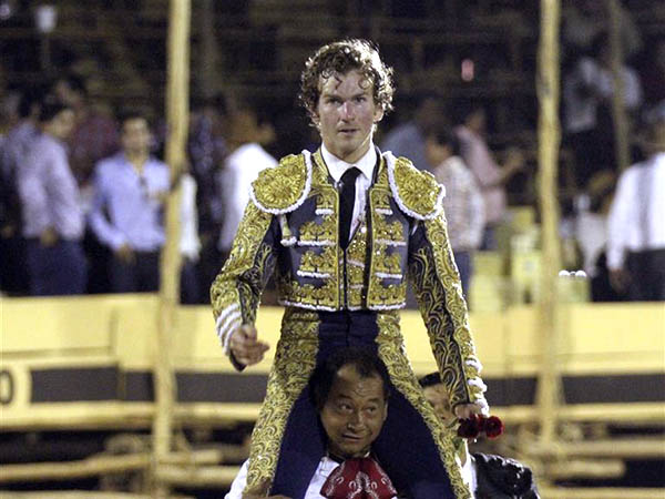 Puerta grande en La Petatera