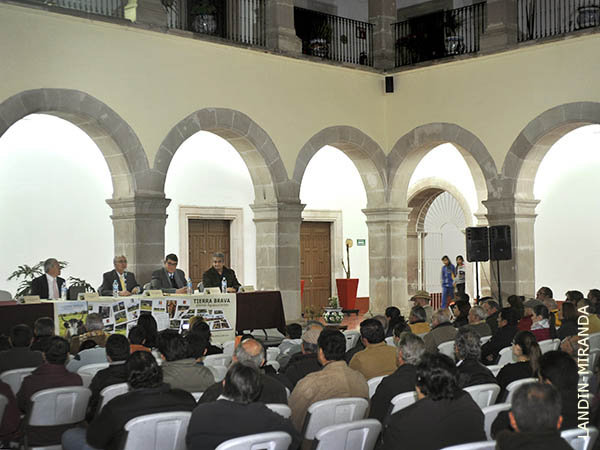 El patio de la casona colonial