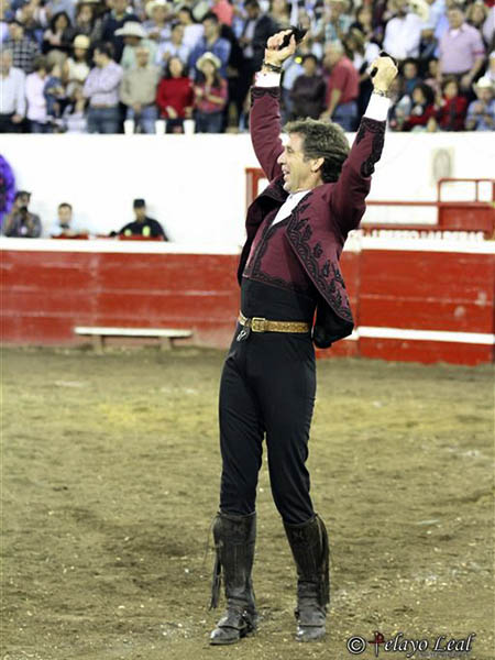 Dos orejas al navarro