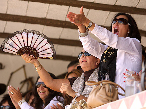 Guapas y emocionadas