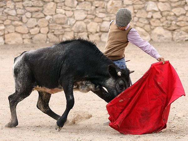 Y le aguant� el arre�n...