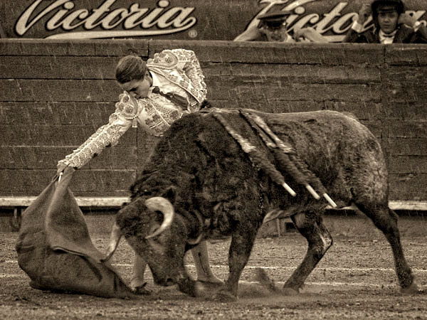 Toreando bajo la lluvia