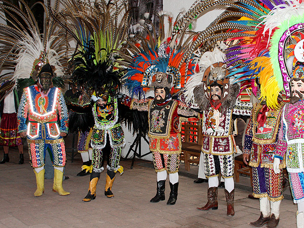 Los danzantes emplumados