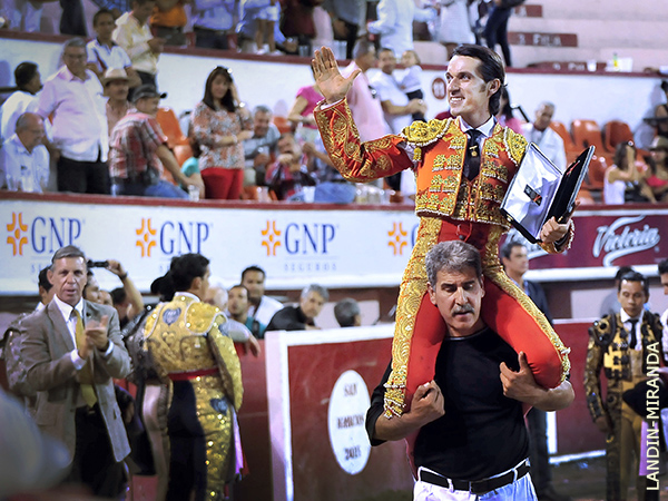 Cosech� dos orejas y el trofeo