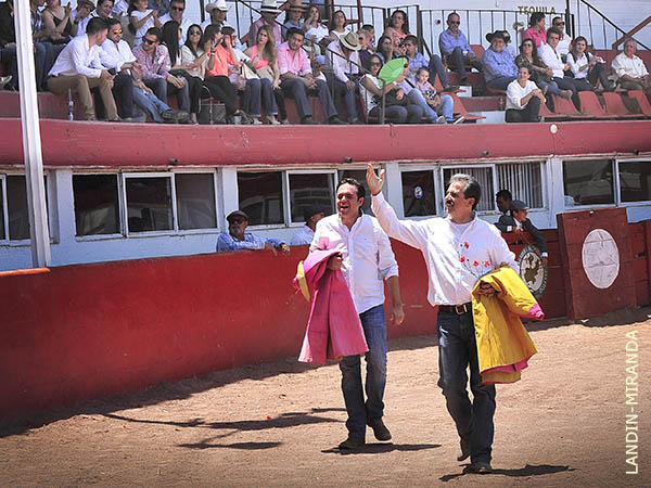 Ovacionados por los pe�istas