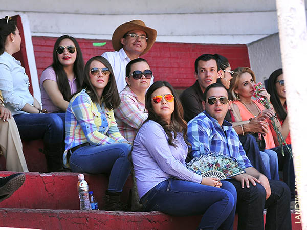 El tendido joven del lienzo charro