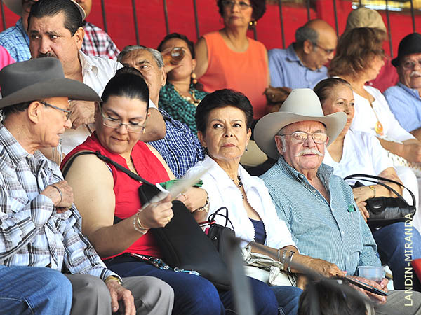 Fernando Topete y se�ora