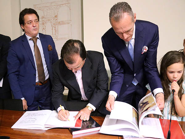 Firma de la figura azteca